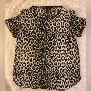 F&F leopard print short sleeve tunic with split back. Size 6. Light weight. EUC